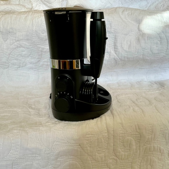 Waterpik complete care 5.0 ,only comes with the water flosser - Picture 6 of 7